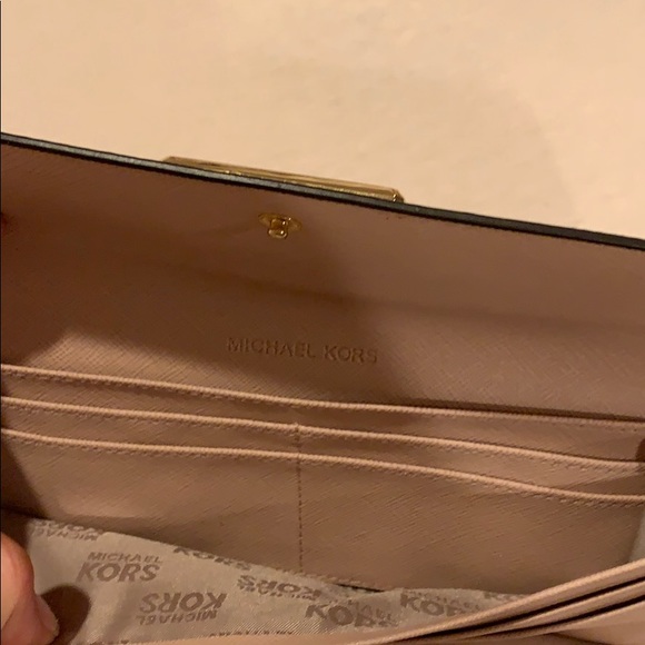 MICHAEL KORS WALLET - Picture 3 of 4